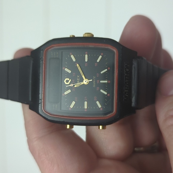Ultra Rare Vintage Analog 90's Watch - Picture 5 of 9